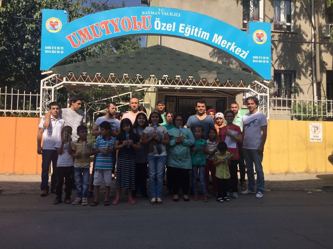 Biz Büyük Bir Aileyiz 