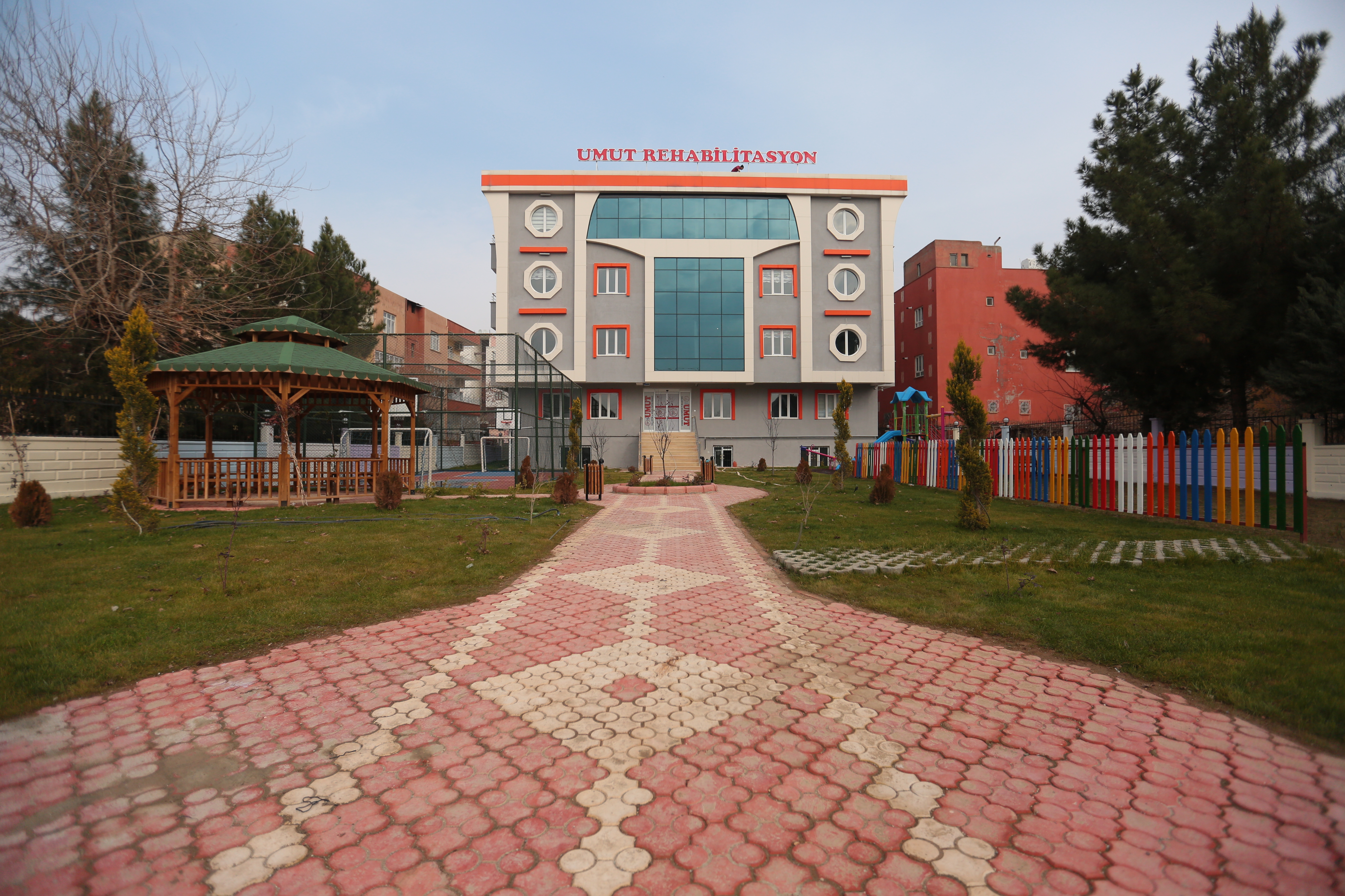 Biz Büyük Bir Aileyiz 