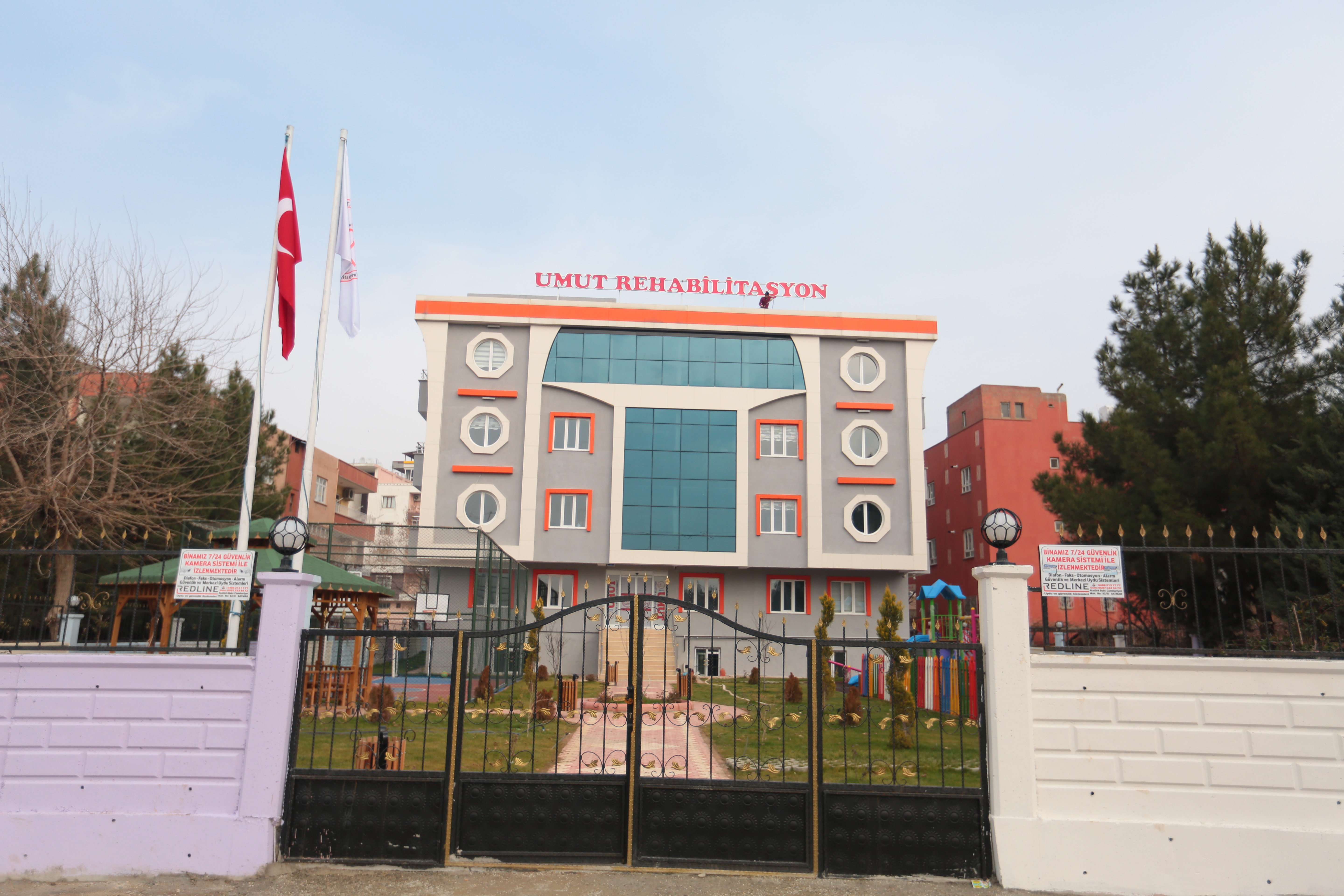 Biz Büyük Bir Aileyiz 