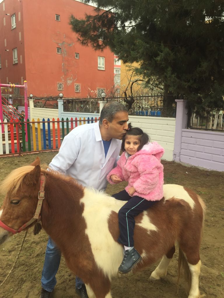 Biz Büyük Bir Aileyiz 