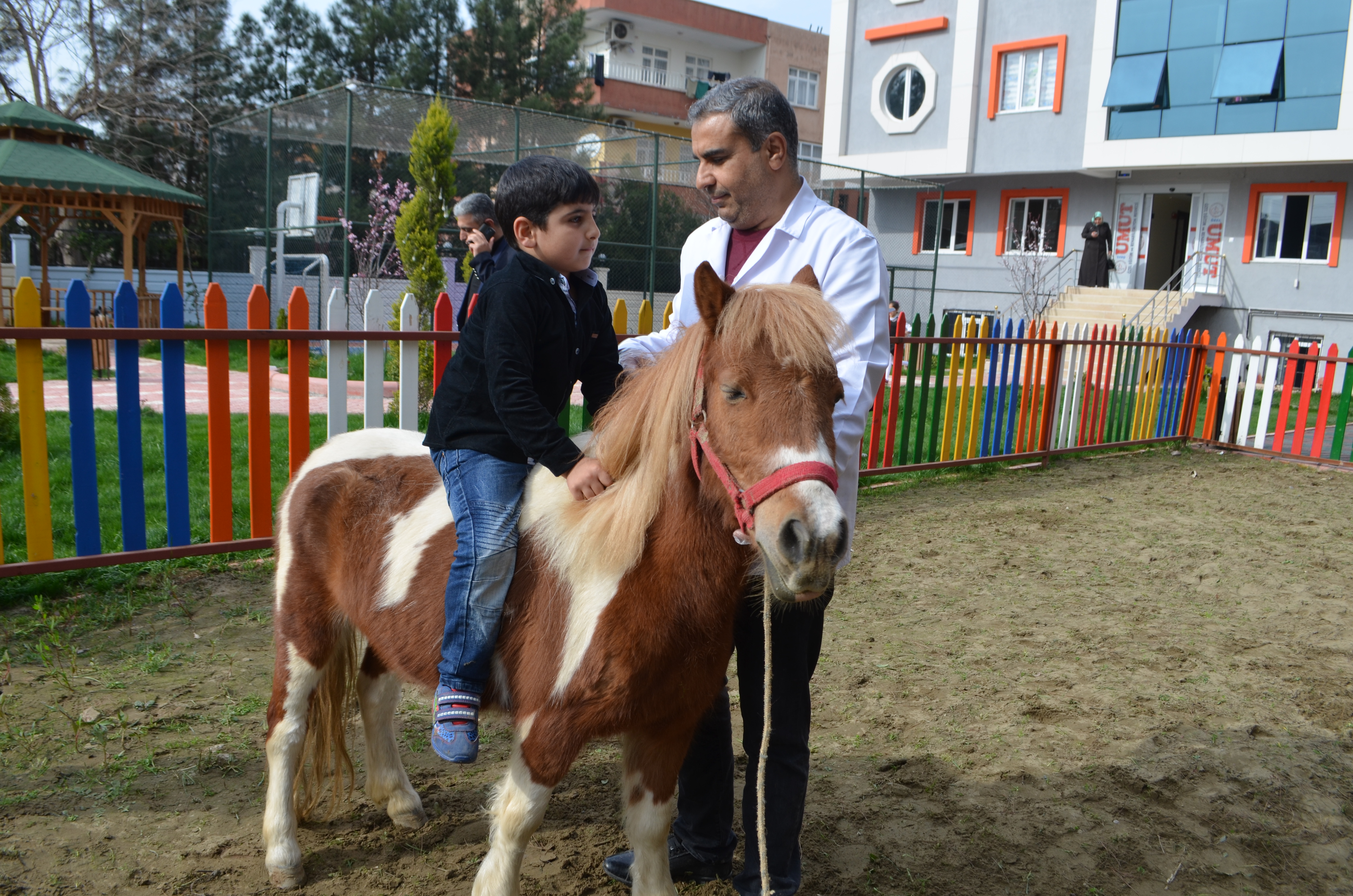 Biz Büyük Bir Aileyiz 